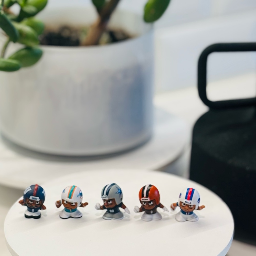 Set of 5 NFL Teeny Mates Football Player Figures